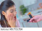 man proposing to woman offering engagement ring in restaurant. Стоковое фото, агентство Ingram Publishing / Фотобанк Лори