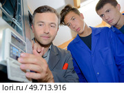 Man pressing buttons on electronic controller. Стоковое фото, агентство Ingram Publishing / Фотобанк Лори