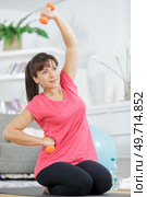 a woman exercising at home. Стоковое фото, агентство Ingram Publishing / Фотобанк Лори