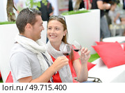 Couple at a wine tasting event. Стоковое фото, агентство Ingram Publishing / Фотобанк Лори