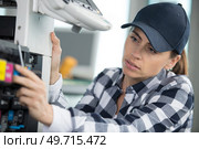 technician inspecting ink in industrial photocopier. Стоковое фото, агентство Ingram Publishing / Фотобанк Лори