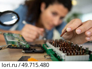 female technician looking for correct tool attachment. Стоковое фото, агентство Ingram Publishing / Фотобанк Лори