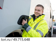 garbage collector smiling next to the truck. Стоковое фото, агентство Ingram Publishing / Фотобанк Лори