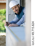 male builder during reconstruction of a house. Стоковое фото, агентство Ingram Publishing / Фотобанк Лори