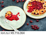 Summer open pie with red currants and gooseberries. Slice of fruit pie.. Slice of fruit pie on the kitchen table. Стоковое фото, агентство Ingram Publishing / Фотобанк Лори