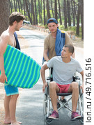 friends going to the beach. Стоковое фото, агентство Ingram Publishing / Фотобанк Лори