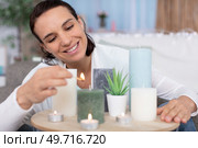 woman preparing to do yoga exercise. Стоковое фото, агентство Ingram Publishing / Фотобанк Лори