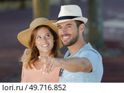 tourists having fun in the city. Стоковое фото, агентство Ingram Publishing / Фотобанк Лори