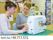 teaching to sew. Стоковое фото, агентство Ingram Publishing / Фотобанк Лори