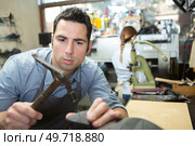 shoemaker making a shoe with hammer in workshop. Стоковое фото, агентство Ingram Publishing / Фотобанк Лори
