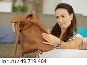 woman is not sure about parcel. Стоковое фото, агентство Ingram Publishing / Фотобанк Лори