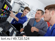 programmer apprentices fixing continuous ink supply system. Стоковое фото, агентство Ingram Publishing / Фотобанк Лори