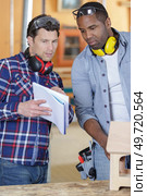 carpentry apprentice with belt sander grinding wood. Стоковое фото, агентство Ingram Publishing / Фотобанк Лори