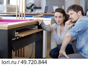 seller and costumer in a billiards shop. Стоковое фото, агентство Ingram Publishing / Фотобанк Лори