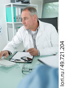 portrait of doctor in his office. Стоковое фото, агентство Ingram Publishing / Фотобанк Лори