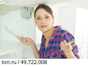 woman doing diy giving an incertain shrug. Стоковое фото, агентство Ingram Publishing / Фотобанк Лори