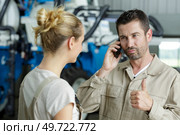 a couple of mechanics with thumbs up. Стоковое фото, агентство Ingram Publishing / Фотобанк Лори