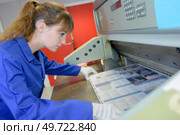 inserting in the rolling machine. Стоковое фото, агентство Ingram Publishing / Фотобанк Лори