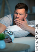 man in bed suffering insomnia. Стоковое фото, агентство Ingram Publishing / Фотобанк Лори