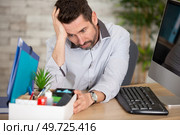 fired frustrated man in suit sitting. Стоковое фото, агентство Ingram Publishing / Фотобанк Лори