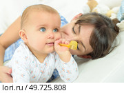 happy young mum with her baby. Стоковое фото, агентство Ingram Publishing / Фотобанк Лори