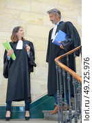 lawyers meeting in the courthouse. Стоковое фото, агентство Ingram Publishing / Фотобанк Лори