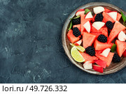 Vitamin salad of watermelon, blackberry and peach. Summer fruit diet salad. Top view with copy space.. Fruity summer watermelon salad, space for text. Стоковое фото, агентство Ingram Publishing / Фотобанк Лори