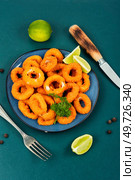 Deep fried calamari or squid rings. Top view. Frying rings of squid. Стоковое фото, агентство Ingram Publishing / Фотобанк Лори