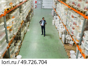 high angle view of man between racking in warehouse. Стоковое фото, агентство Ingram Publishing / Фотобанк Лори