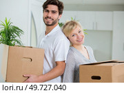 young couple moving in new house. Стоковое фото, агентство Ingram Publishing / Фотобанк Лори