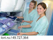 hospital laundry workers. Стоковое фото, агентство Ingram Publishing / Фотобанк Лори