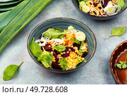 Vegan lentil salad with with beets, onions and greens. Lentil salad, vegan snack. Стоковое фото, агентство Ingram Publishing / Фотобанк Лори