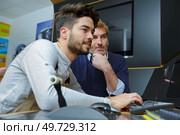 mentor and young man working together. Стоковое фото, агентство Ingram Publishing / Фотобанк Лори