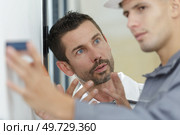 foreman questioning younger construction worker. Стоковое фото, агентство Ingram Publishing / Фотобанк Лори