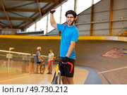 racing cyclist on velodrome. Стоковое фото, агентство Ingram Publishing / Фотобанк Лори