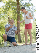 couple disagreeing over game of boules in the park. Стоковое фото, агентство Ingram Publishing / Фотобанк Лори