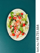 Pomelo salad with shrimp, tomatoes and lettuce on white plate. Vertical photo.. Salad with pomelo, shrimp and greens. Стоковое фото, агентство Ingram Publishing / Фотобанк Лори