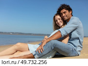 attractive couple cuddling at the beach. Стоковое фото, агентство Ingram Publishing / Фотобанк Лори