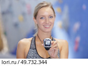 female trainer holding a chronometer. Стоковое фото, агентство Ingram Publishing / Фотобанк Лори