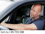 a tipsy man on a steering wheel. Стоковое фото, агентство Ingram Publishing / Фотобанк Лори