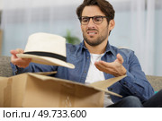 disgruntled man has been delivered the wrong product. Стоковое фото, агентство Ingram Publishing / Фотобанк Лори
