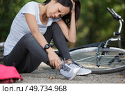 pretty girl just fall off bicycle bike. Стоковое фото, агентство Ingram Publishing / Фотобанк Лори