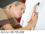 a woman heating adjustment device. Стоковое фото, агентство Ingram Publishing / Фотобанк Лори