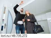 meeting with estate agent. Стоковое фото, агентство Ingram Publishing / Фотобанк Лори