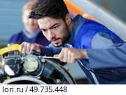 mechanic listening engine to find failure. Стоковое фото, агентство Ingram Publishing / Фотобанк Лори