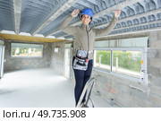 happy woman builder at work. Стоковое фото, агентство Ingram Publishing / Фотобанк Лори
