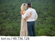 rear view of couple standing together looking at a view. Стоковое фото, агентство Ingram Publishing / Фотобанк Лори