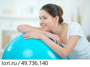 woman resting on a gym ball. Стоковое фото, агентство Ingram Publishing / Фотобанк Лори
