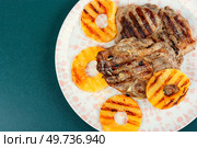 Grilled juicy steak and ananas. Delicious juicy roasted pork steak with pineapple rings. Space for text.. Grilled meat steak with pineapple. Стоковое фото, агентство Ingram Publishing / Фотобанк Лори