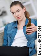 woman drinking beer at bar or pub. Стоковое фото, агентство Ingram Publishing / Фотобанк Лори